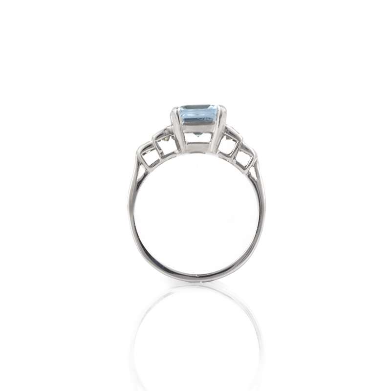 18k White Gold Aquamarine and Diamond Ring | Rich Diamonds